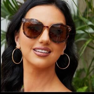 Dollger Classic Round / Cateye Sunglasses for Men or Women Retro Shades UV400‎